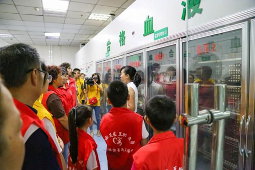 开学前第一课&nbsp;宜宾血站让孩子走进爱的新天地(图2)