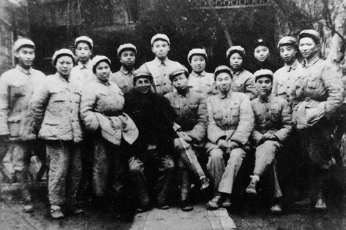 老红军伏殿成与西南服务团战友在叙永峥嵘岁月(图2)