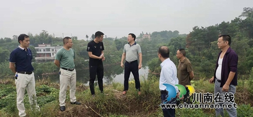 泸县百和镇开展贫困村扶贫产业园建设调研工作(图1) 泸县百和镇开展贫困村扶贫产业园建设调研工作(图1)
