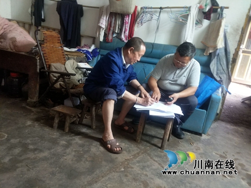 泸县云龙镇：“扶贫走访活动日”走进群众心中(图1)