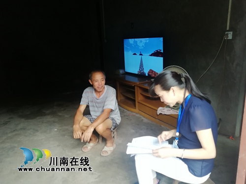 泸县云龙镇：“扶贫走访活动日”走进群众心中(图3)