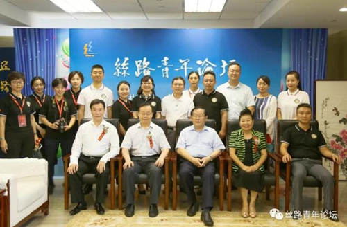 全国政协副主席万钢接见丝路青年论坛代表(图2)