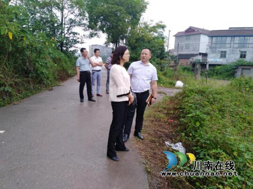 李明亮一行到宜宾南溪区汪家镇检查开学工作(图2)