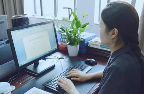 江阳法院干警参加学习李庆军先进事迹报告会(图3)