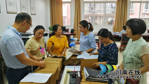 合江县档案馆扎实开展档案“双移交”工作(图1)