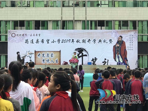 宜宾筠连交警大队把好“四关”筑牢开学季校园周边交通安全防线(图1)