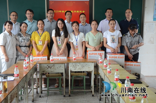 张福荣率队慰问泸县太伏镇学校教师并检查学校安全工作(图5)