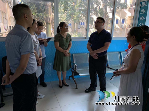 江阳区华阳街道瓦窑坝社区巩固全国文明城市创建成果工作接受督导检查(图1)