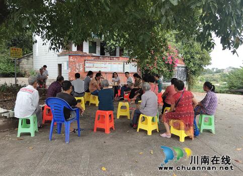 泸县云龙镇“法治扶贫”助力“精神脱贫”(图2)