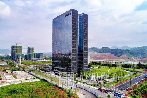 高99.9米！泸州高新区众创中心项目主体完工(图1)