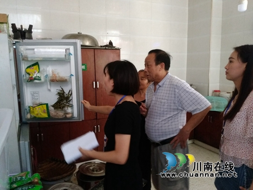 合江县九支镇开展秋季食品安全专项检查(图1)
