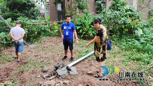 江阳区张坝街道彭湾社区开展雨污分流安全检查(图2)