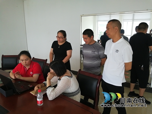 合江县“市政府质量奖”申报企业赴叙永郎玻参观学习(图1)