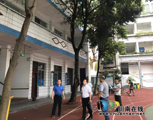 江阳区北城街道对辖区学校进行安全综合大检查(图1) 江阳区北城街道对辖区学校进行安全综合大检查(图1)