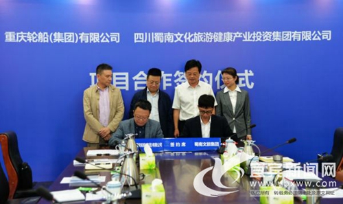 三江亲水游10月试运行&nbsp;游客乘船饱览宜宾三江(图2)