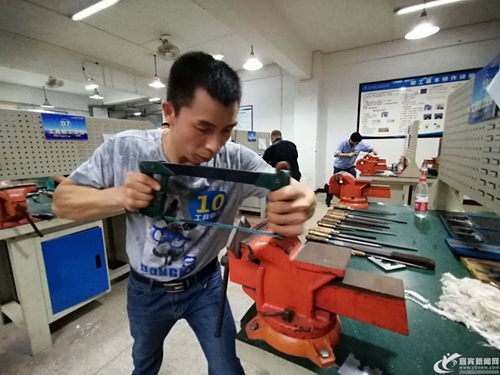 89名选手参加宜宾市第二届农民工技能大赛决赛(图2)