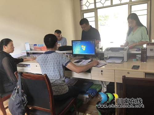 纳溪区棉花坡镇:人大代表督查涉农保险工作(图1) 纳溪区棉花坡镇:人大代表督查涉农保险工作(图1)