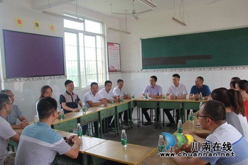 杜作文到泸县云龙镇开展教师节慰问活动(图3)