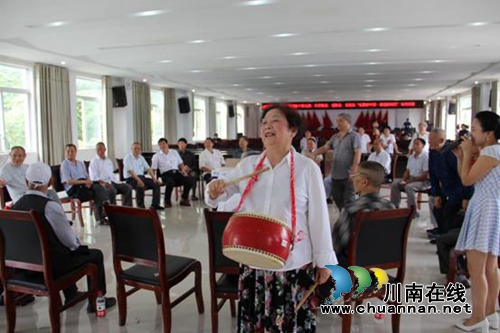 合江县福宝镇“五老”为山民献欢乐送文明(图3) 合江县福宝镇“五老”为山民献欢乐送文明(图3)