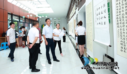 合江县举办庆祝新中国成立70周年暨第二届中国医师节表扬大会(图5) 合江县举办庆祝新中国成立70周年暨第二届中国医师节表扬大会(图5)