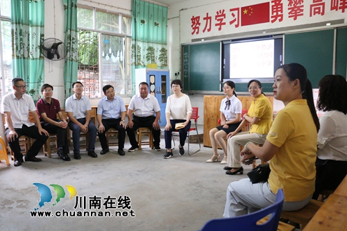 陈佳到泸县潮河镇开展教师节慰问活动(图2)