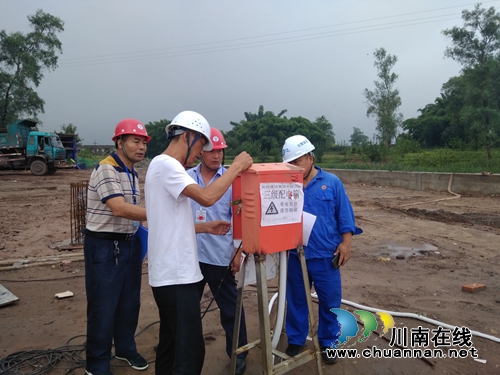 泸县潮河镇开展在建项目工程和烟花爆竹专项安全检查(图2) 泸县潮河镇开展在建项目工程和烟花爆竹专项安全检查(图2)