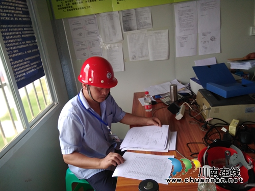 泸县潮河镇开展在建项目工程和烟花爆竹专项安全检查(图3) 泸县潮河镇开展在建项目工程和烟花爆竹专项安全检查(图3)