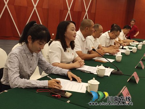 泸州市庆祝第35个教师节座谈会召开(图4)