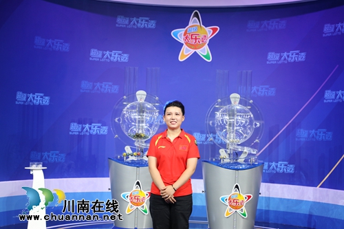 奥运冠军张梦雪亲临现场 见证体彩透明开奖(图1) 奥运冠军张梦雪亲临现场 见证体彩透明开奖(图1)