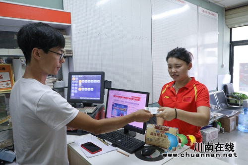 奥运冠军张梦雪亲临现场 见证体彩透明开奖(图2) 奥运冠军张梦雪亲临现场 见证体彩透明开奖(图2)