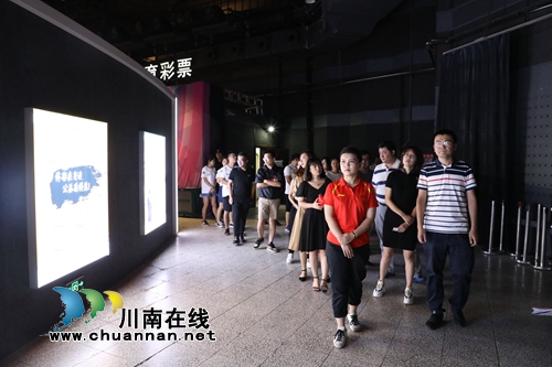 奥运冠军张梦雪亲临现场 见证体彩透明开奖(图10) 奥运冠军张梦雪亲临现场 见证体彩透明开奖(图10)