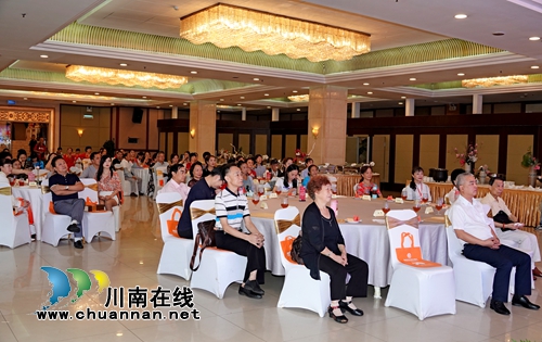 泸州市老年大学开展迎国庆庆教师节座谈活动(图4)