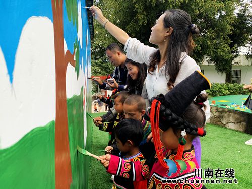 援彝教师的教师节—用爱心为幼教点出力添彩(图2)