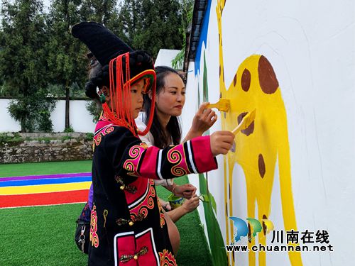 援彝教师的教师节—用爱心为幼教点出力添彩(图4)