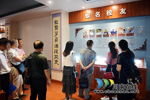 叙永县人大常委会到叙永一中开展《艾滋病防治条例》执法检查(图2)