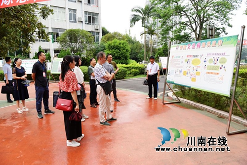 叙永县人大常委会到叙永一中开展《艾滋病防治条例》执法检查(图3)