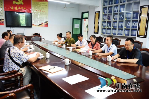 叙永县人大常委会到叙永一中开展《艾滋病防治条例》执法检查(图4)