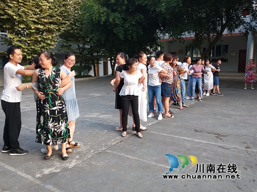 叙永县东大街小学隆重庆祝第35个教师节(图3)