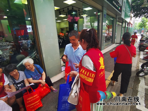 龙马潭区小市街道回龙湾社区开展巩固创文成果、党风廉政建设社会评价集中宣传(图3)