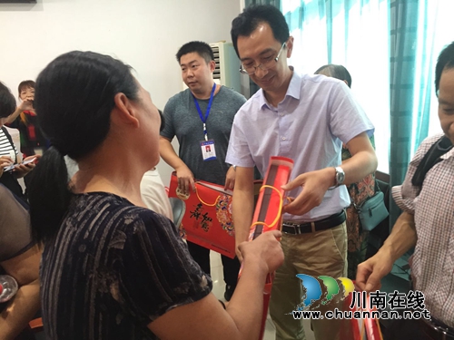 泸县立石镇召开2019年第三季度城乡居民可支配收入记账培训会暨记账户中秋节慰问(图1)