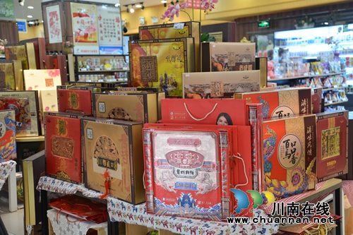 烘焙坊定制、DIY自制……泸县人这样准备月饼(图2)