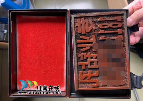 龙马潭：男子乱贴“小广告”&nbsp;刚出手被抓现行(图1)