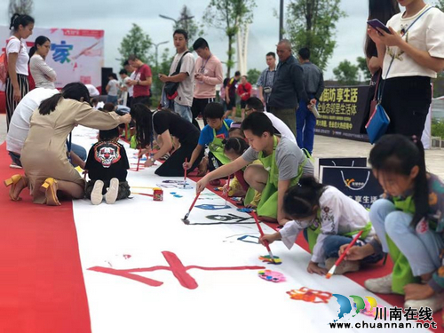 国是千万家&nbsp;百米画卷画出家国情怀(图7)