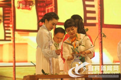 助力创文 环球夫人全球大赛宜宾分赛启动(图2) 助力创文 环球夫人全球大赛宜宾分赛启动(图2)