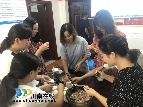 江阳区华阳街道龙驰社区开展“迎中秋·合家欢”主题活动(图1)