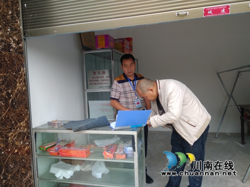 泸县潮河镇开展烟花爆竹、酒类企业安全检查(图1)