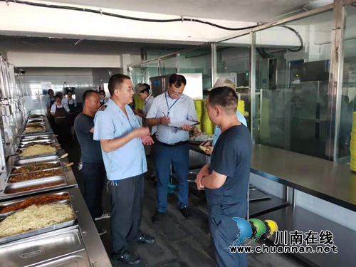 合江县市场监管局：坚持三个结合，抓“开学季”食品安全检查(图1)