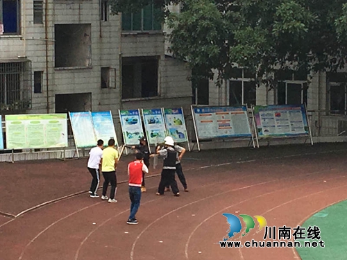 泸县六中开展防暴恐应急演练(图2)