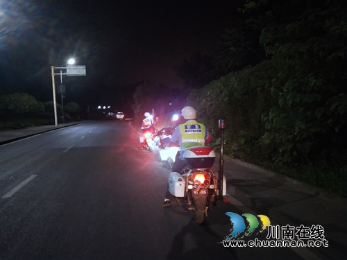 泸县云龙镇：开展夜间巡逻，护一方平安(图3)