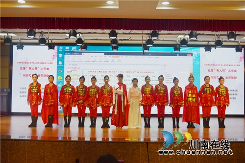 泸州十八中：秋日无处不飞花&nbsp;玉带河畔浣溪沙(图1)